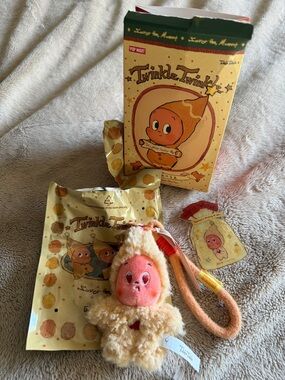 Twinkle Twinkle Plush Keychain - Coconut Crisp Pop Mart